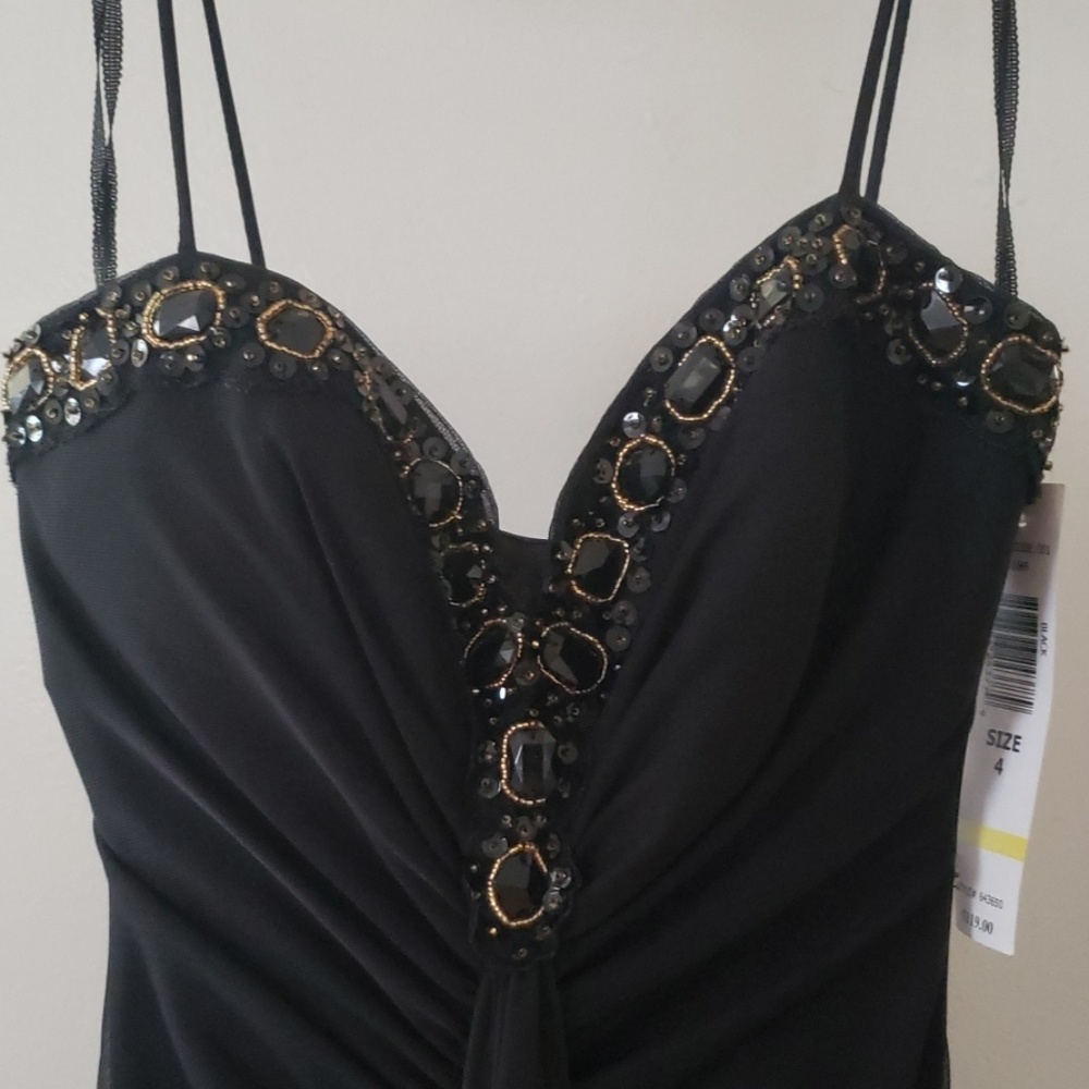 Gown - Picture 2 of 4